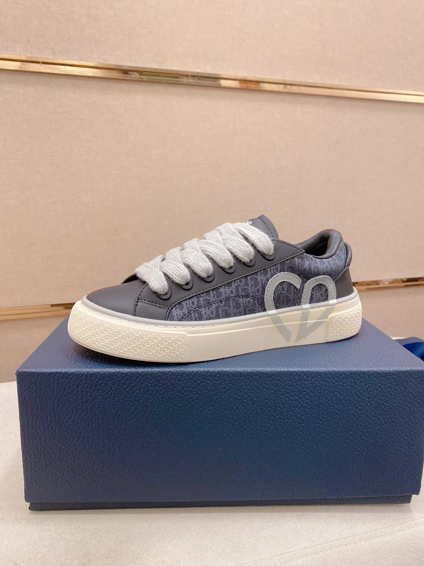 Factory price: 300 Men's shoes 💰[Dior·Dior] Top 🔍Couple style 💏🔍New casual sports style couple shoes, new four-season design, perfect workmanship, lace-up lazy style to create cabinet quality, upper: imported first-layer cowhide, sheepskin lining is soft and comfortable, ultra-light TPU wear-resistant outsole, simple, versatile fashion men's shoes, excellent color code number 35--44